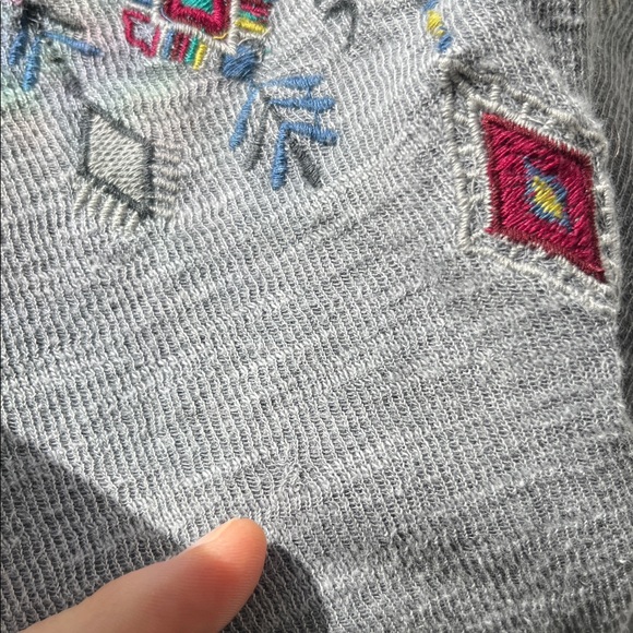 Sundance Gray Top with Embroidery - Picture 5 of 7
